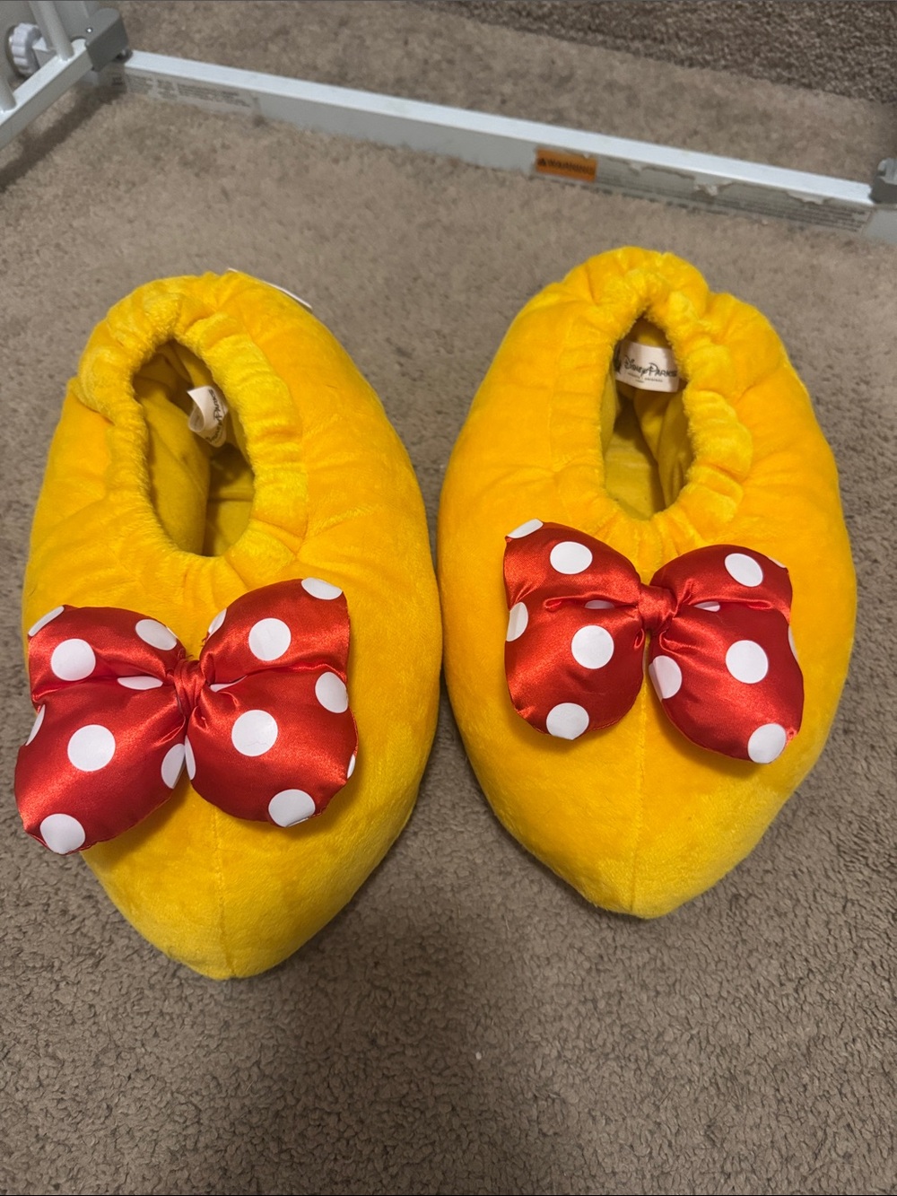 Minnie Mouse size medium Yellow Plush Slipper Shoes with Red Polka Dot Bows